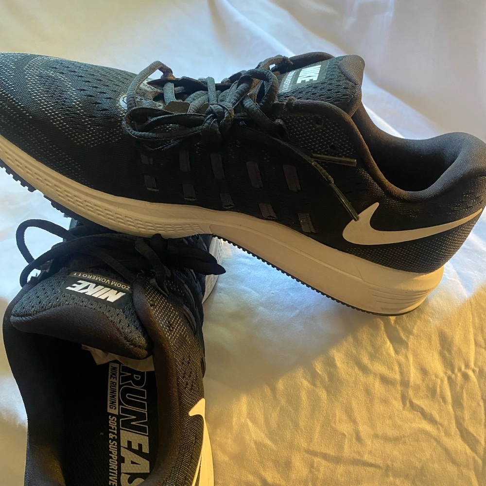 Nike women’s Black Zoom Vomero11 Size 10.5 excellent condition - Picture 2 of 8